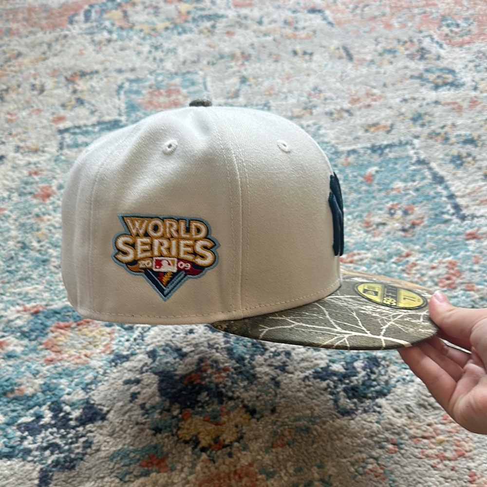 Yankees Fitted Hat - Picture 2 of 7